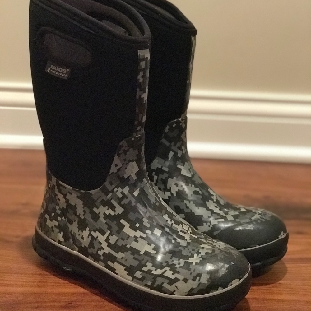 BOGS Boys Snow Boots size 5